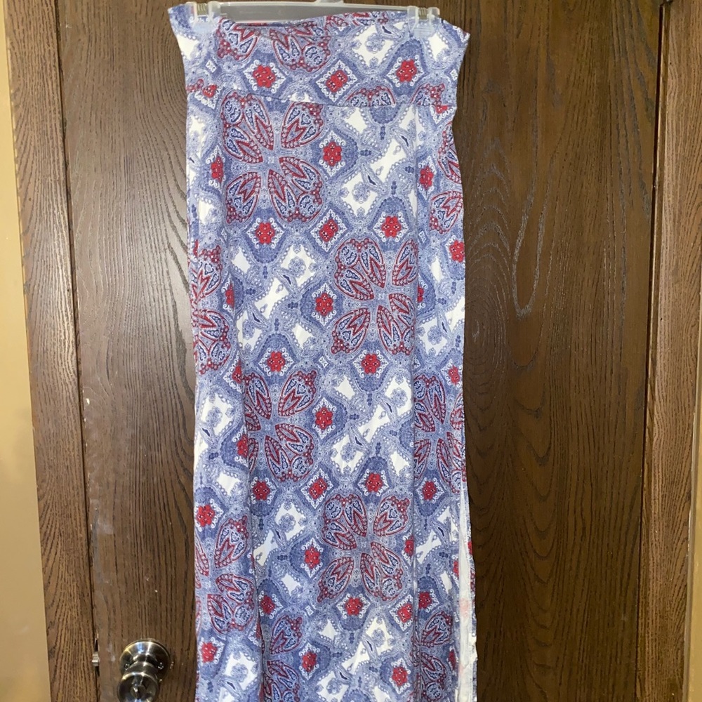 This beautiful skirt with two slits up the legs!